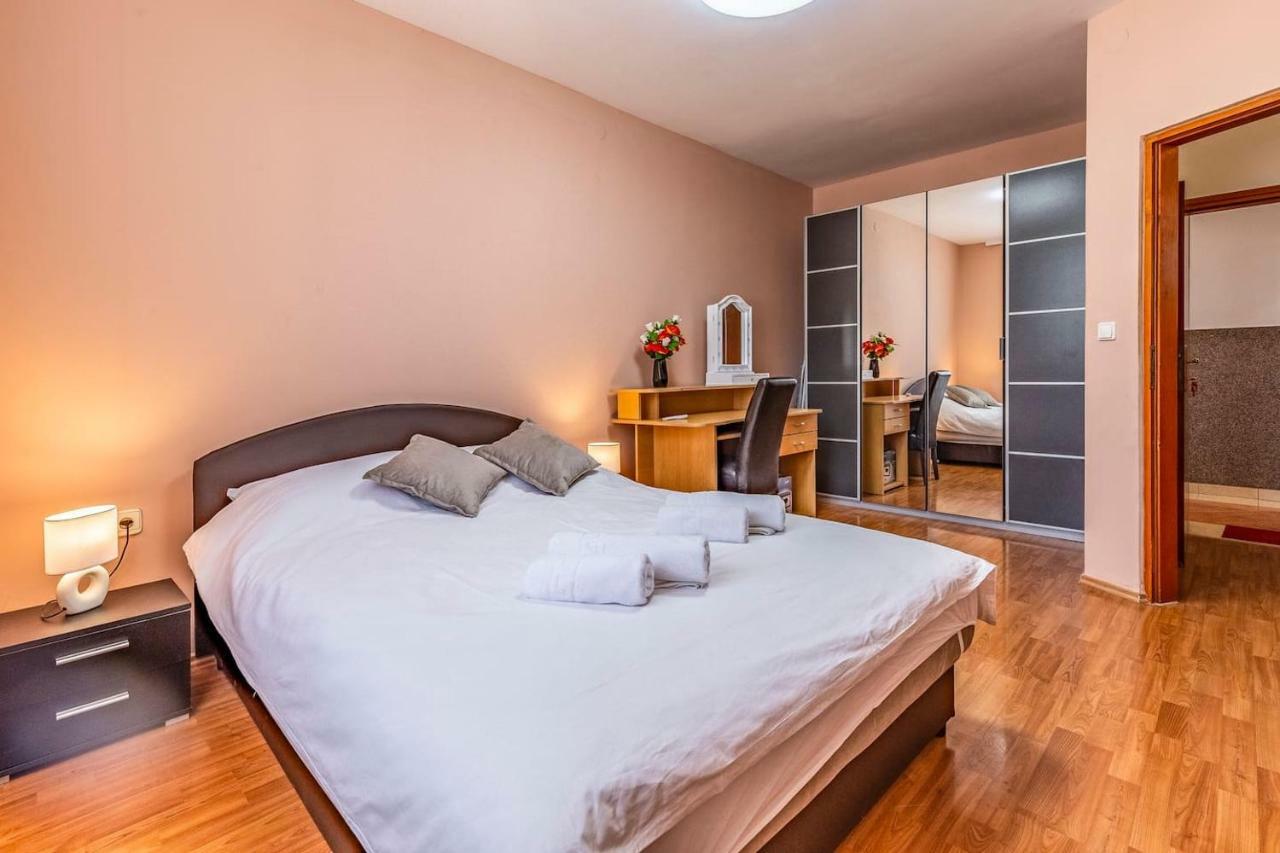 PUY All Seasons Apartment מראה חיצוני תמונה