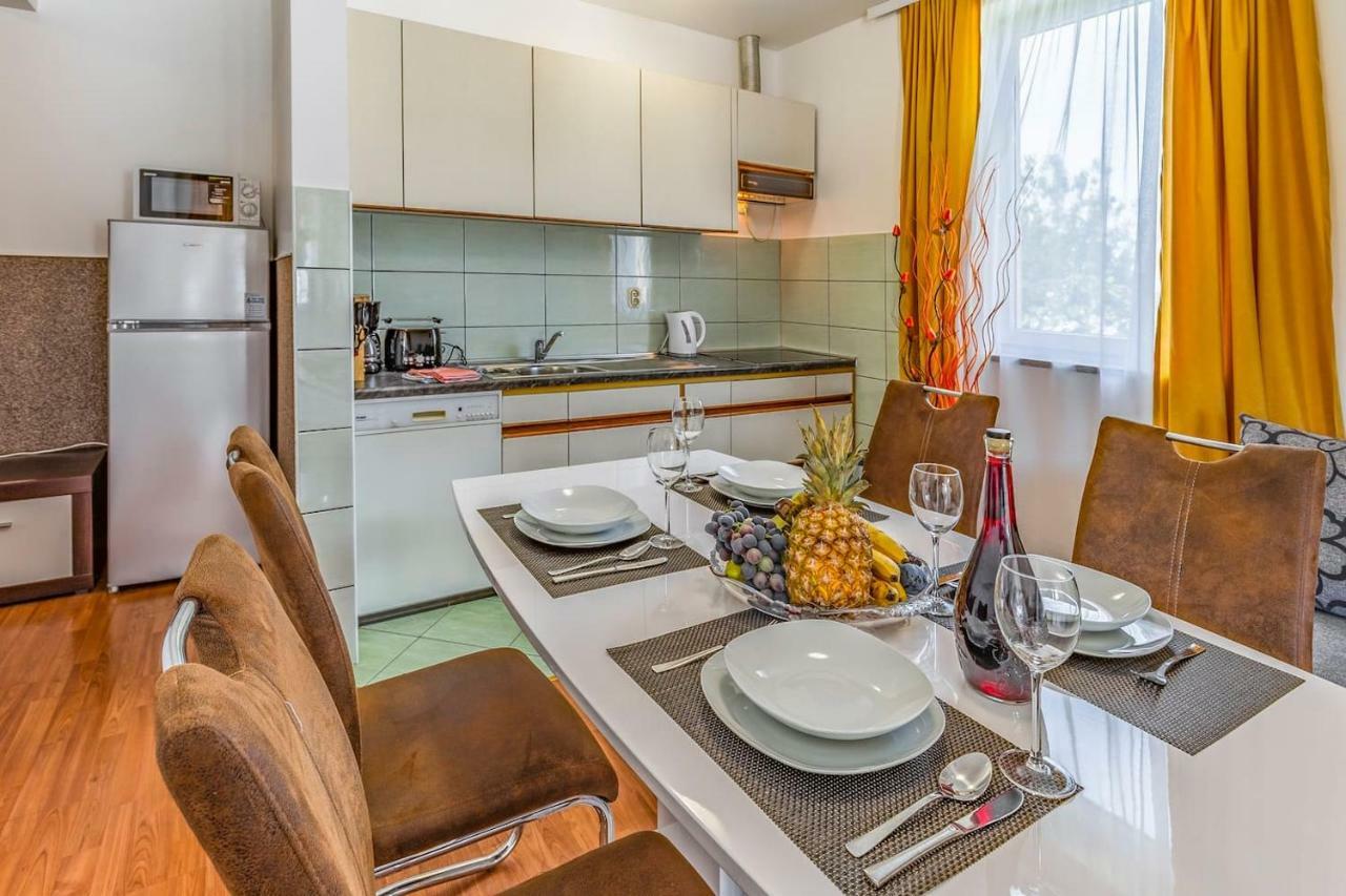 PUY All Seasons Apartment מראה חיצוני תמונה