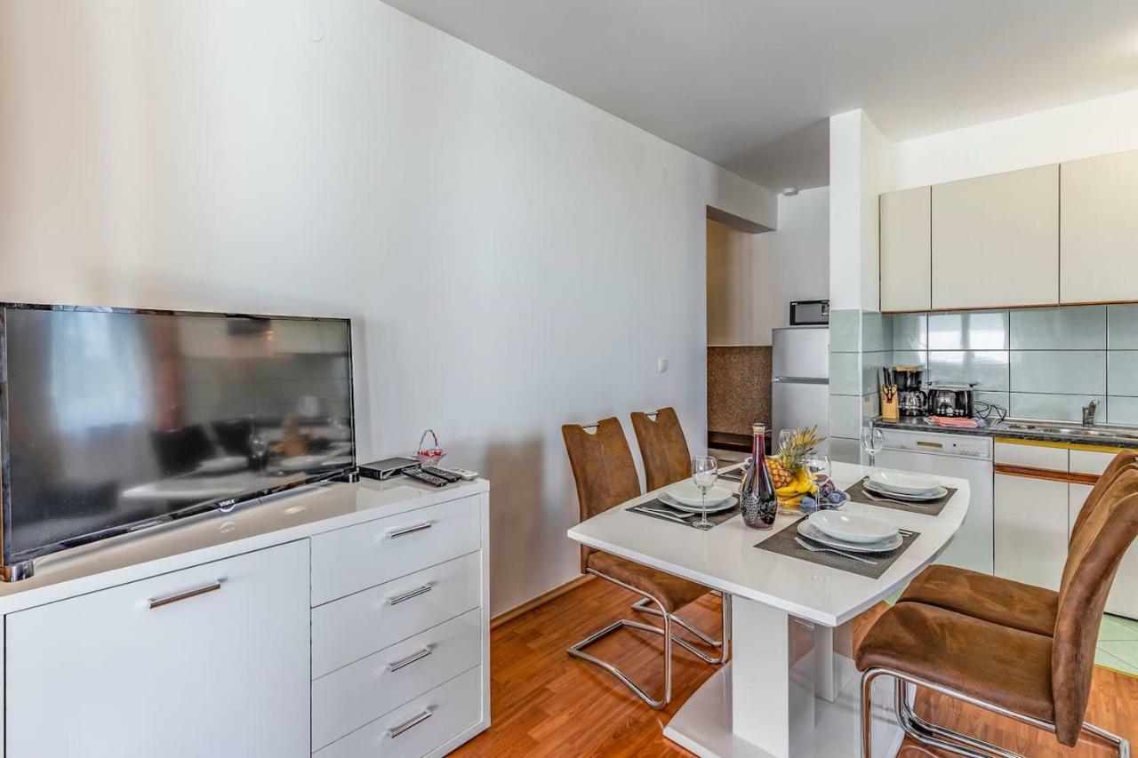 PUY All Seasons Apartment מראה חיצוני תמונה